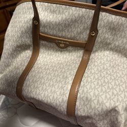 Micheal Kors Purse
