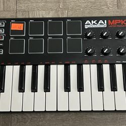 AKAI Professional MPK Mini Laptop Production Keyboard Mk1