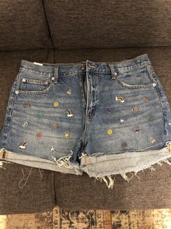 American Eagle shorts size 12. Excellent condition no stains no rips  Perfect condition  Woman’s size 12 Fast shipping  All my items are shipped from 