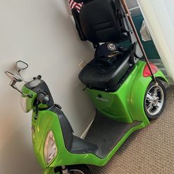 E-Wheels EW-36 3-Wheel High-Speed Mobility Scooter – Excellent Condition