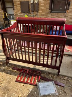 BABY CRIB /TODDLER BED