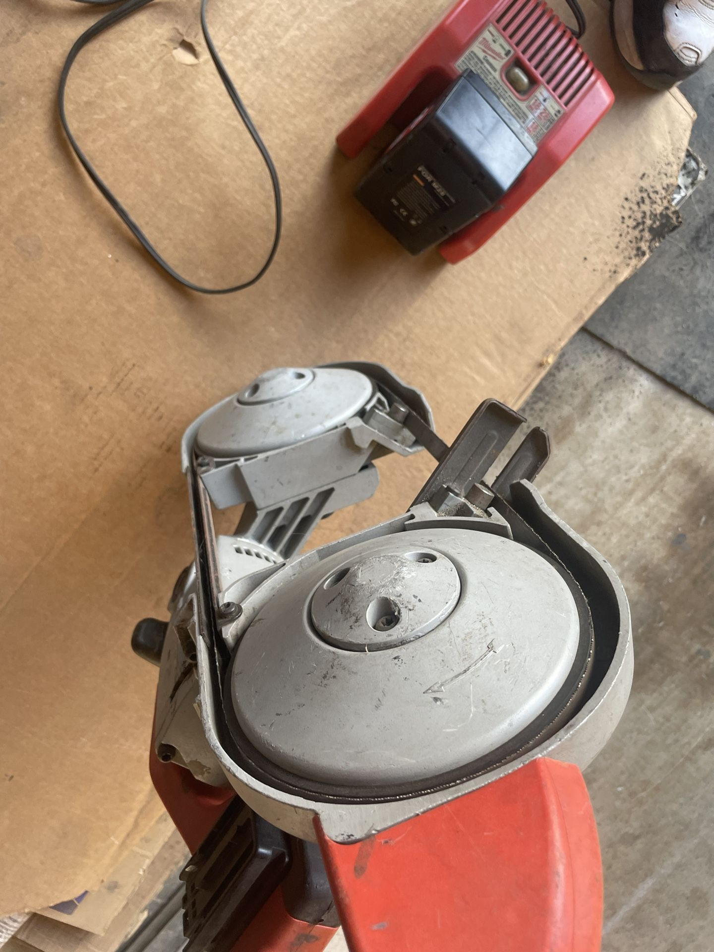 Milwaukee 28 Voltas  With Battery Charger  O Battery