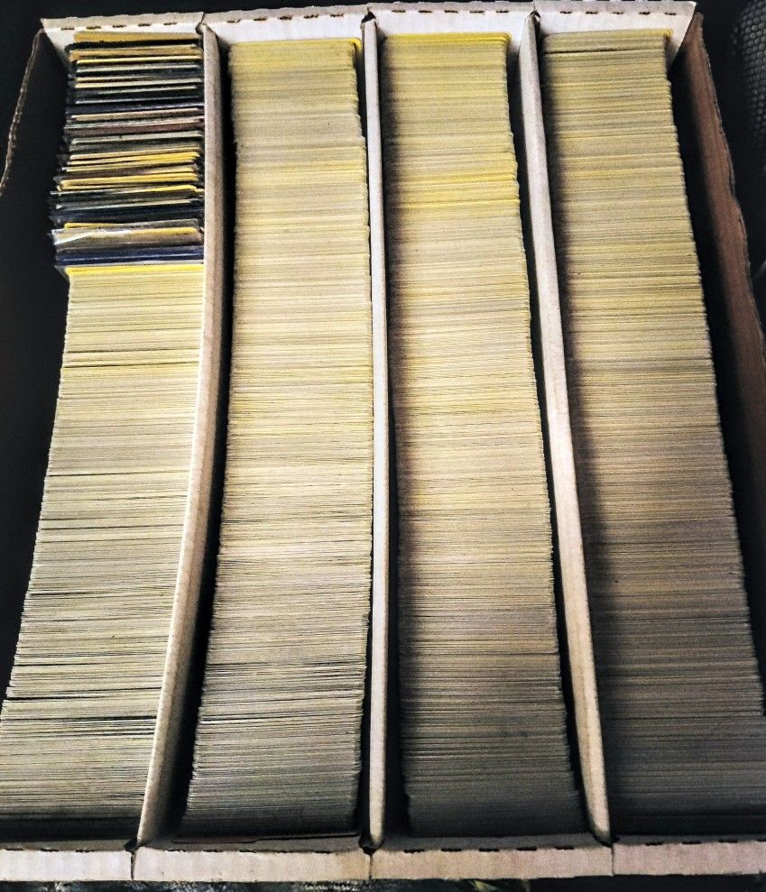 3200+ pokemon trading cards 