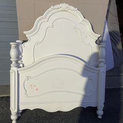 BEAUTIFUL WHITE COLOR TWIN SIZE BED FRAME