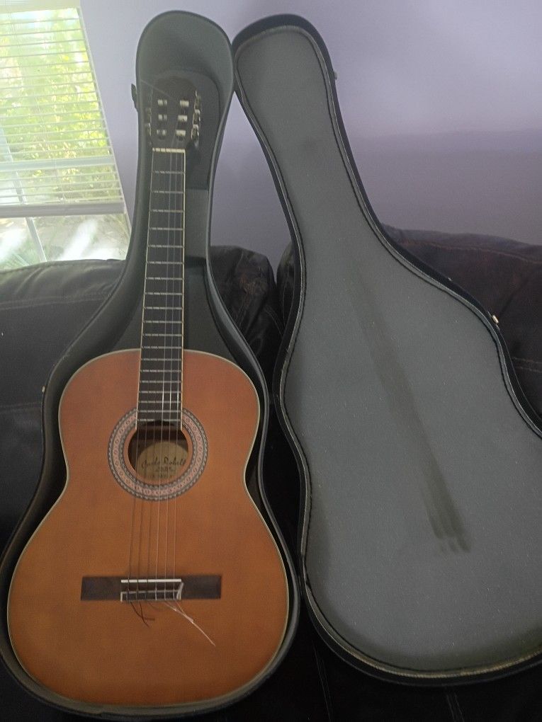 Carlo Robillo Half Size 6 String Guitar With Case Like New Good For Travel