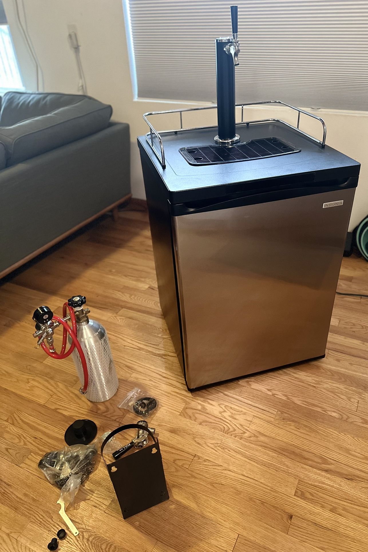 Insignia 5.6 Cu. Ft. 1-Tap Beverage Cooler Kegerator - Stainless Steel