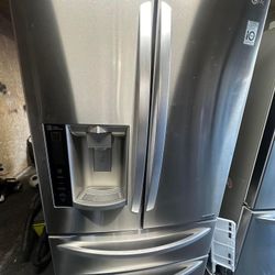 LG 4 DOOR FRIDGE 