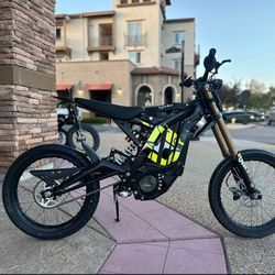 2025 SURRON LIGHT BEE X WITH SUPERMOTOS