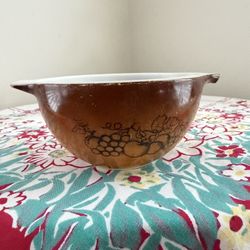 Vintage Orchard Pyrex Milk Glass 441 Cinderella Bowl 