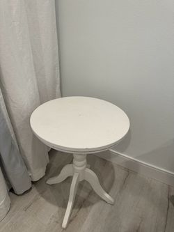 White Round Pedestal Side Table
