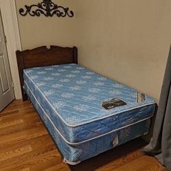 Jerome's Twin Bed/ Complete 