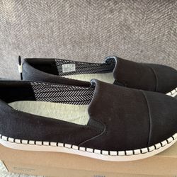 Clarks Cloudstepper Shoes- Women Slip On, Blk