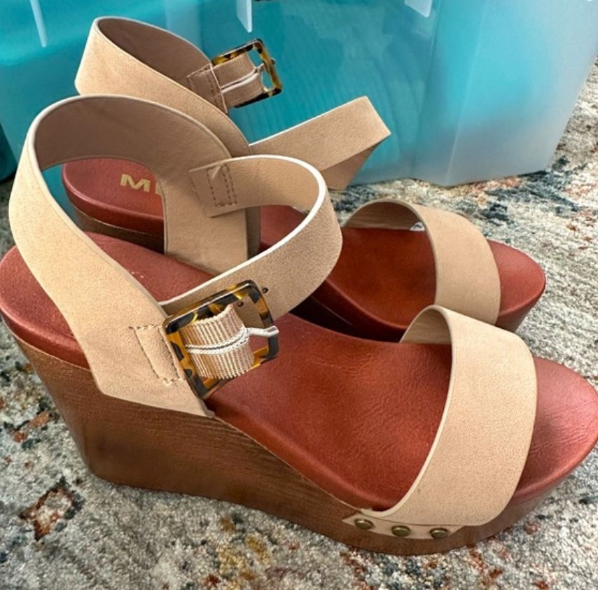 MIA Senna Wedge Sandals with Tortoise Shell Buckle in Stone