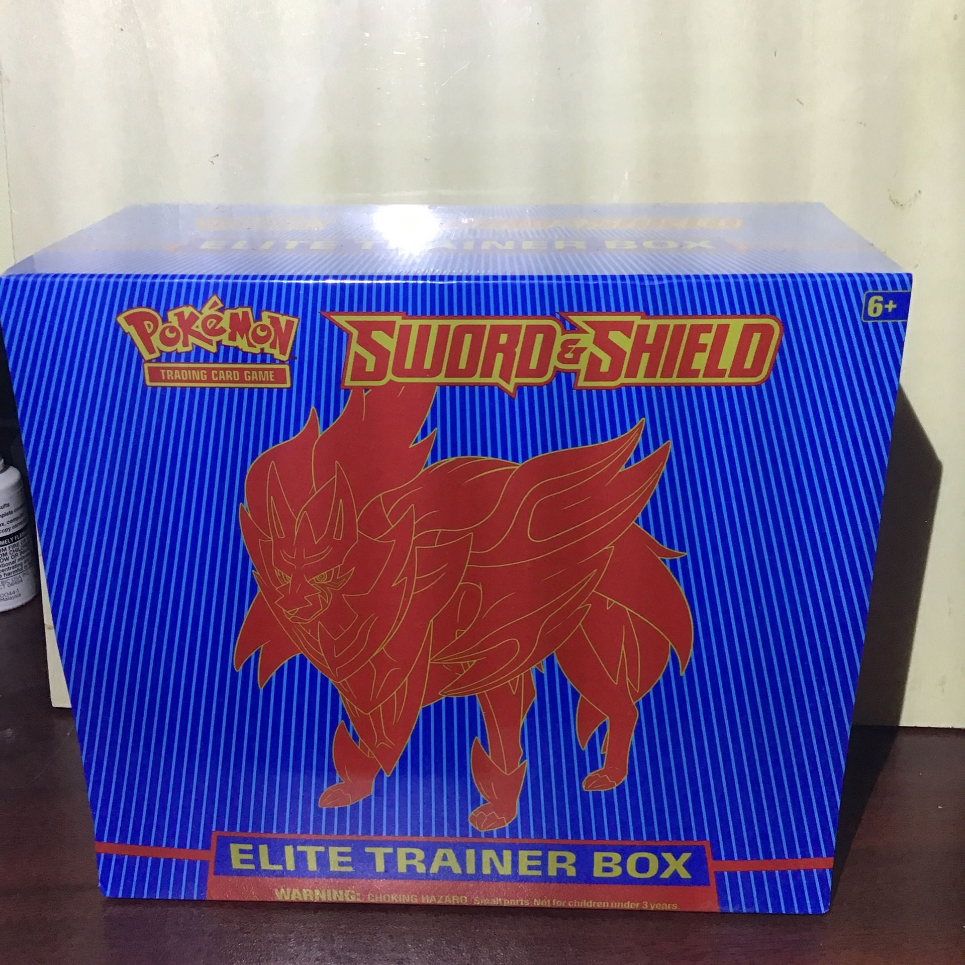 POKÉMON Sealed Sword & Shield Elite Trainer Box