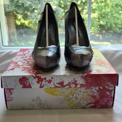 Chinese Laundry elegant black And Grey Woman's Sz 8.5 M