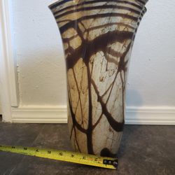 Josefina Krosno, hand crafter glass vase