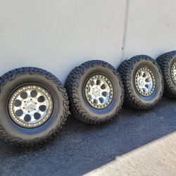 17" KM237 Riot beadlocks w/ 35x12.50R17 Mickey Thompson Baja Boss AT
