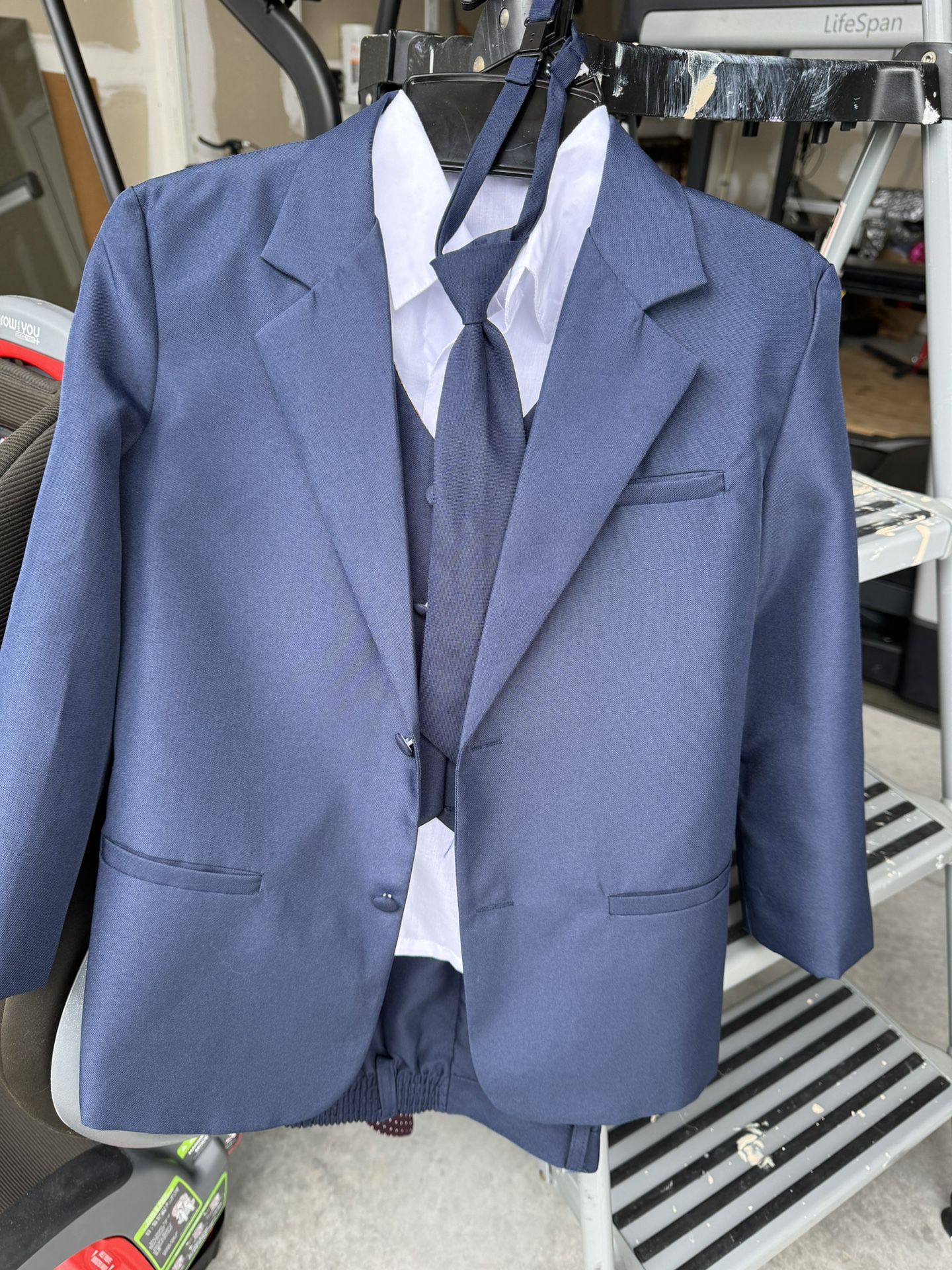 Boy’s Blue 5-Piece Suit Size 7
