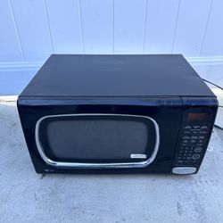 LG 1.5 Cu. Ft. Full-Size Microwave - Black
