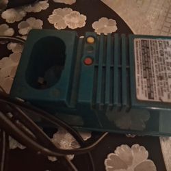 Makita Fast Charger