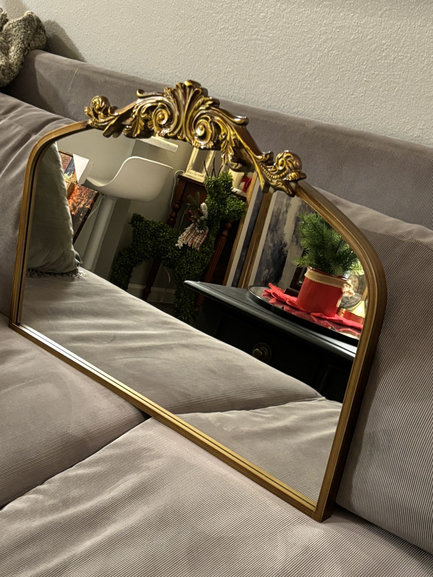 Hasipu Brand-Arched Gold Mirror 28“ X 20“