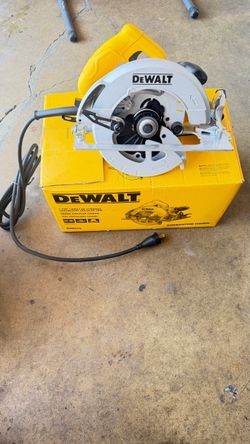 CIRCULAR SAW 7 1/4 DEWALT ) NUEVA