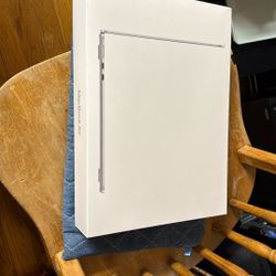 Apple-MacBook Air M3 2024