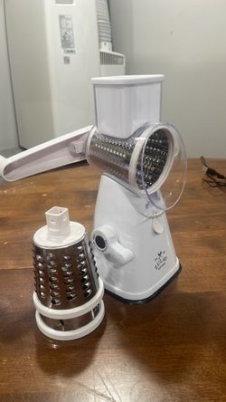 Countertop cheese shredder