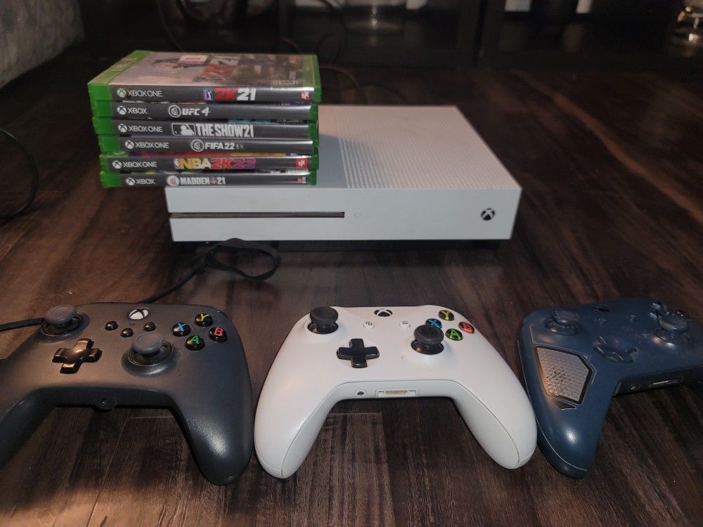 Xbox One With Controllers And Games