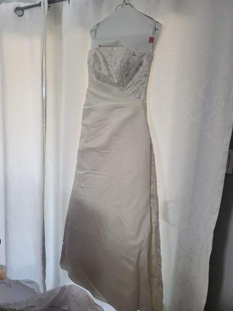 Wedding Dress. Size 12, Ivory Color, + 2 Pillows =$150