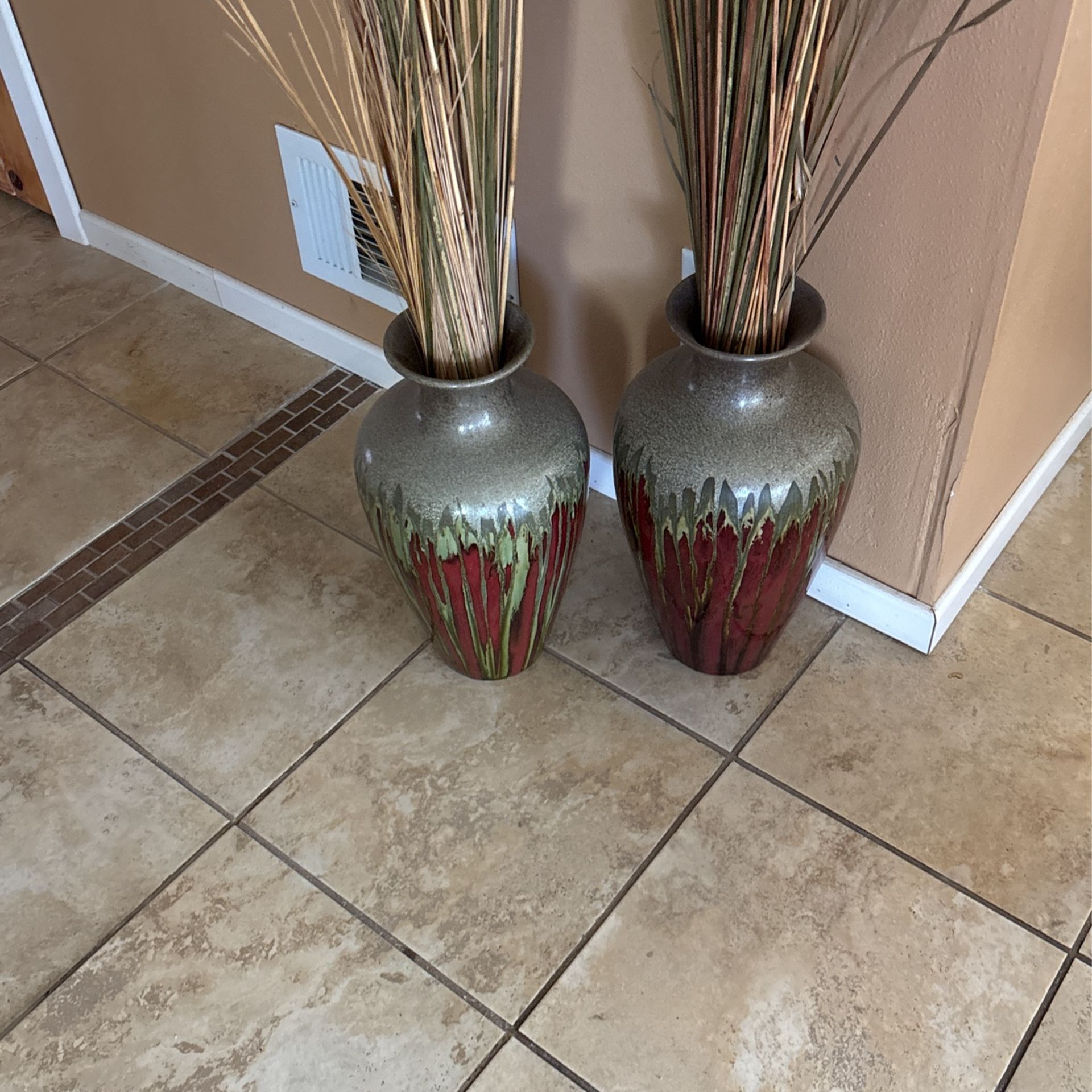 Set Of 2 Vases W/ Dried Grass
