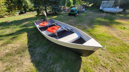 12' Aluminum boat with 36lb thrust MinnKota electric motor