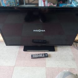 32 insignia TV with remote not smart but good for gaming or monitor.