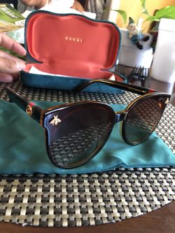 Women’s Gucci sunglasses