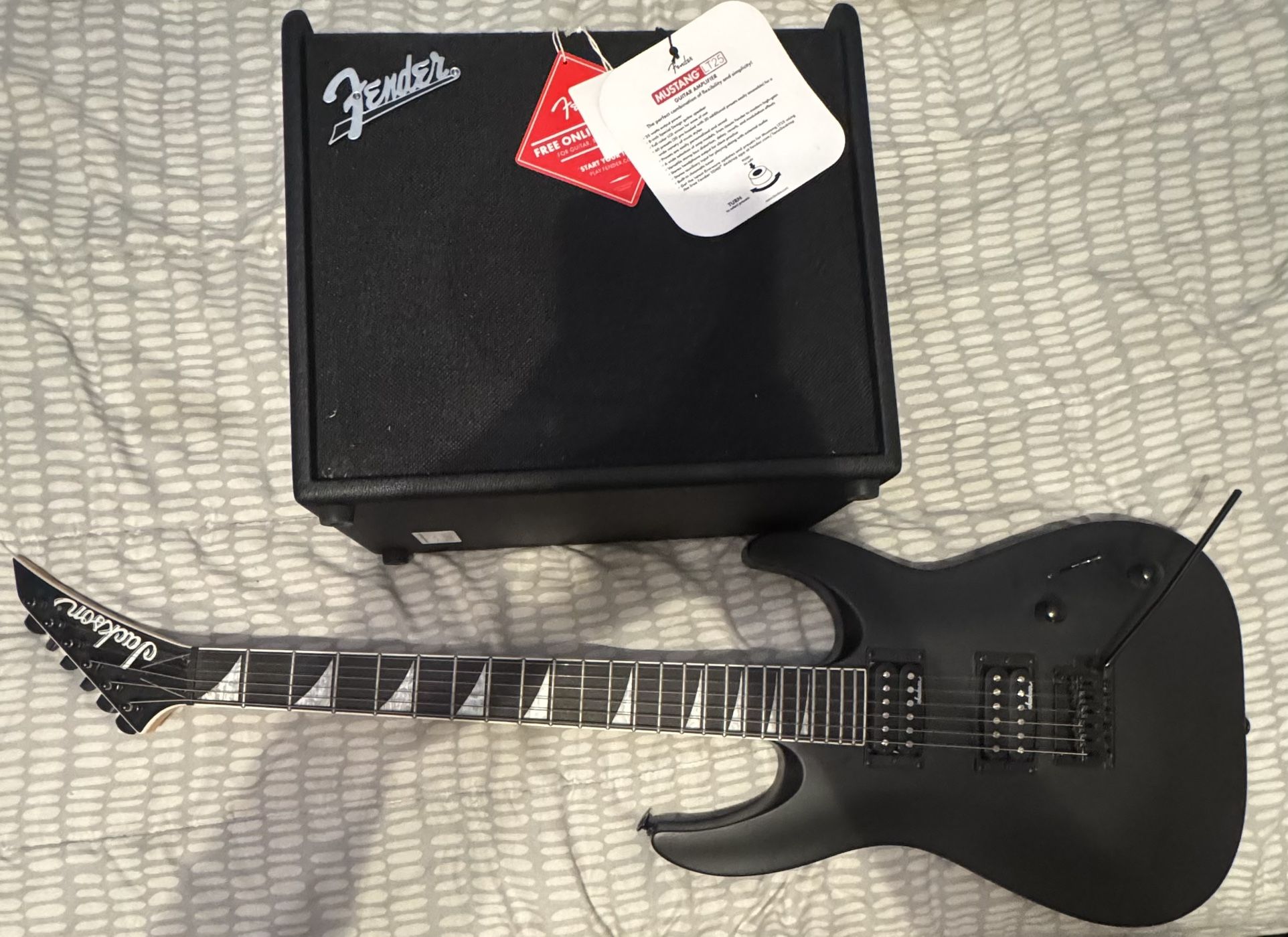 Jackson JS22 Dinky + Fender Mustang LT25 Amp Bundle