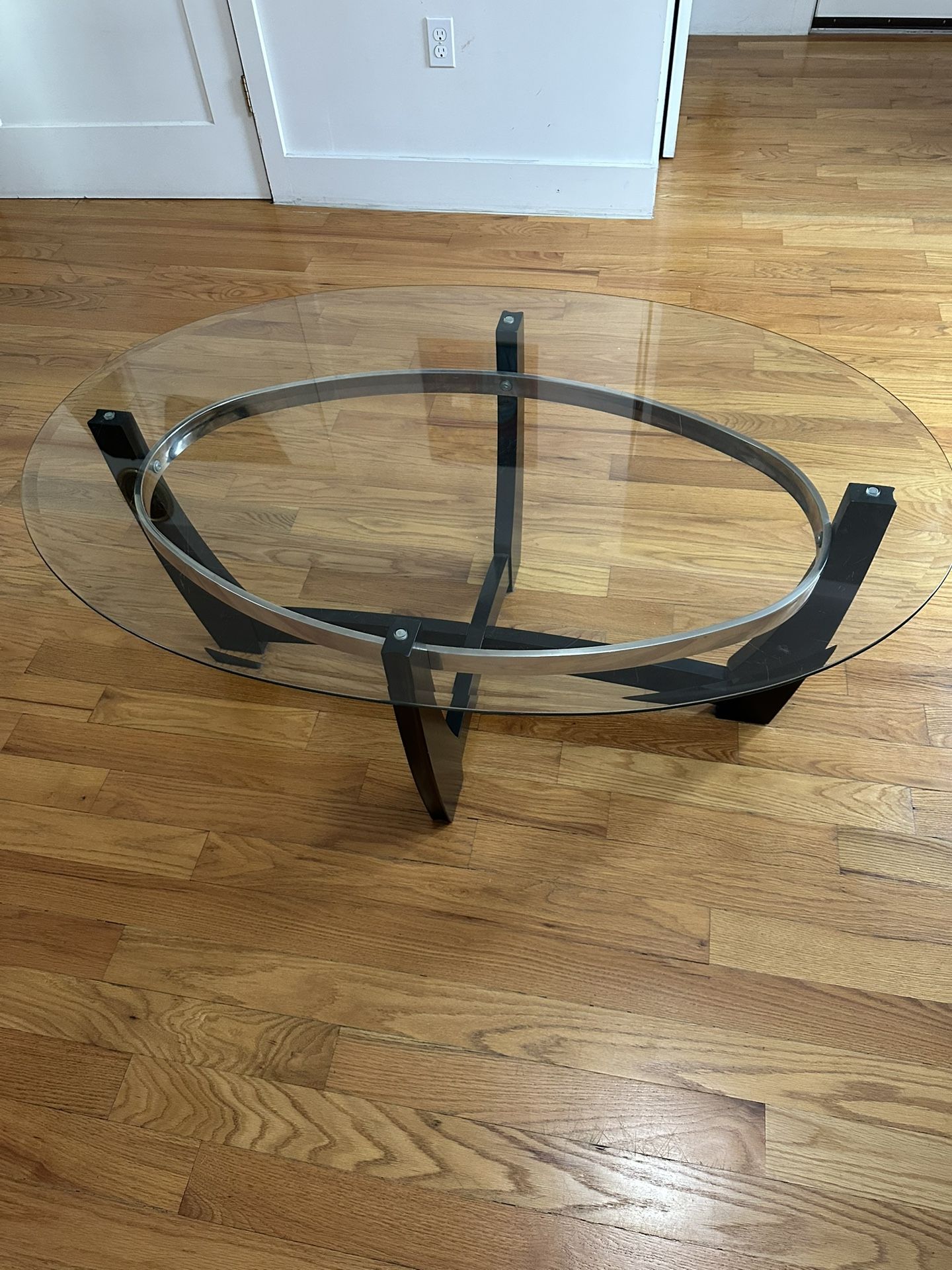 $120 Glass Coffee Table Oval (48/32)