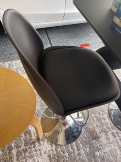 Adjustable bar stools