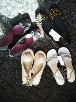 SHOES. SIZE 8