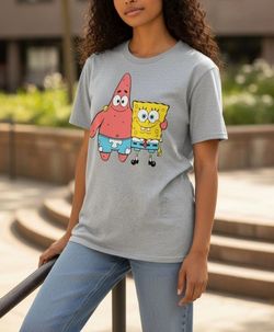 Men's Size M Best Friends Spongebob Squarepants & Patrick Star Gray T-Shirt. This unisex Nickelodeon best friends t-shirt features gray color, short s