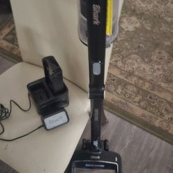 Shark Vacuum Cleaner With 2 Batteries And Recharge. 