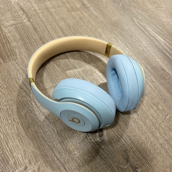 Blue Beats by Dre