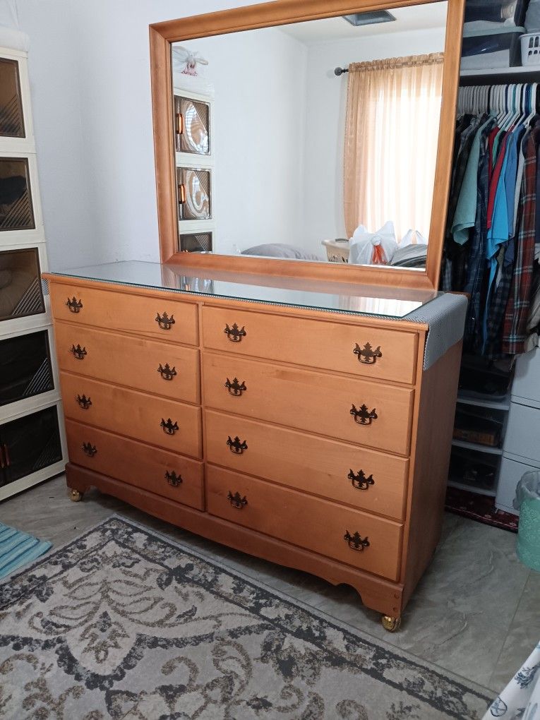Nice Dresser In Drawers In Wood Dresser In Vanity Dresser In Beautiful Dresser In Dresser With Mirror In Great Condition