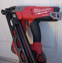 Milwaukee FUEL Cordless Finish Nailer