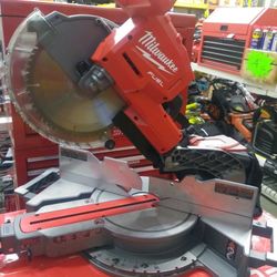 MILWUAKEE M18 FUEL BRUHLESS CORDLESS 10"IN SLIDING MITER SAW TOOL ONLY NEW 