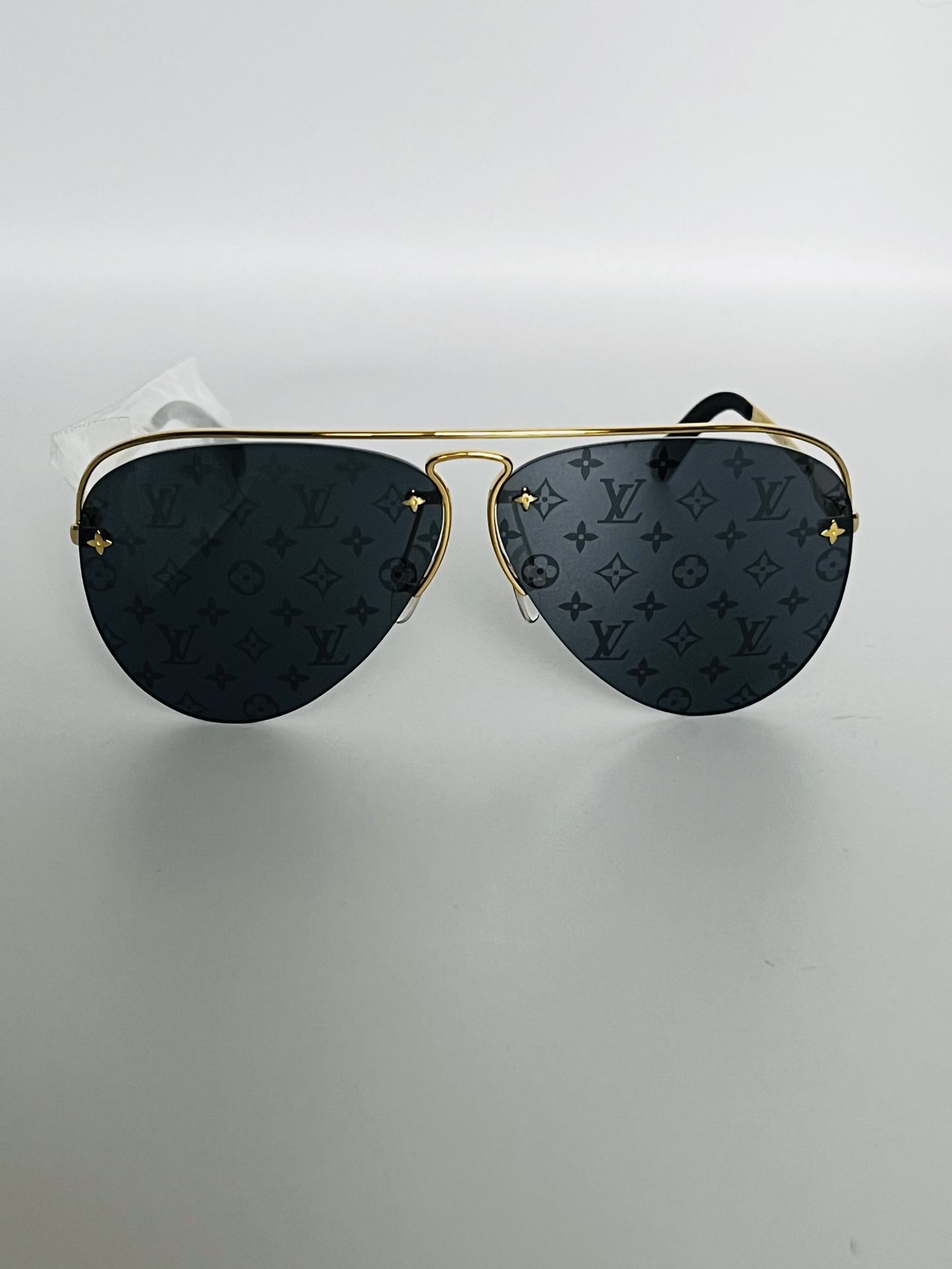 LV Pilot Light Sunglasses