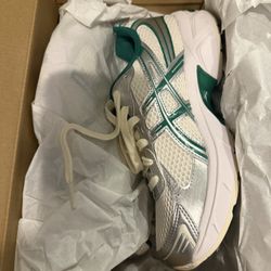 ASICS 