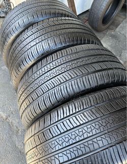 255 40 20 Goodyear con 90% de vida las 4