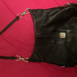 Dooney And Bourke Purse In Great Condition 
