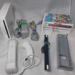 Nintendo Wii Console Bundle w/ 6 Games , Controller & Nunchuk