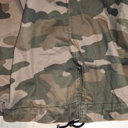 MENS SIZE LARGE LINED HOODED CAMO  COAT